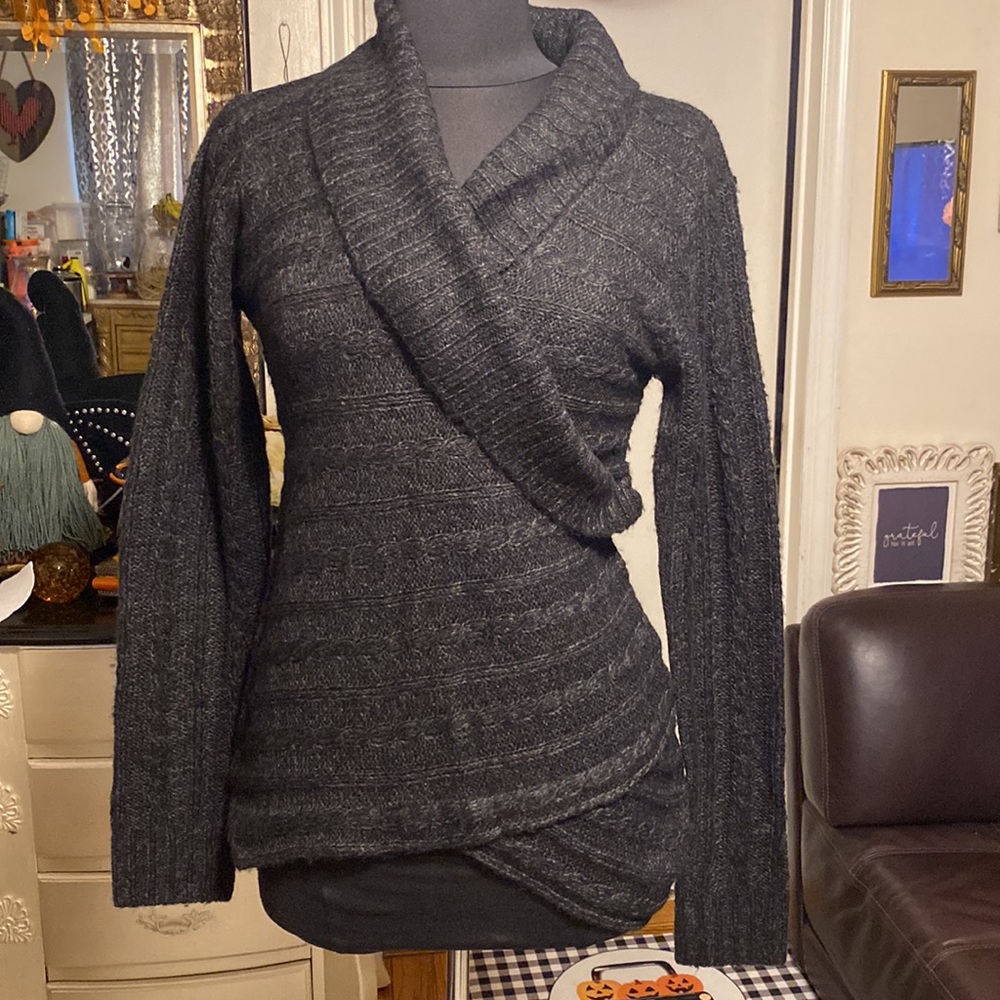 RAZZLEDAZZLE WOMEN,S SWEATER SIZE M/M/M COLOR BLACK